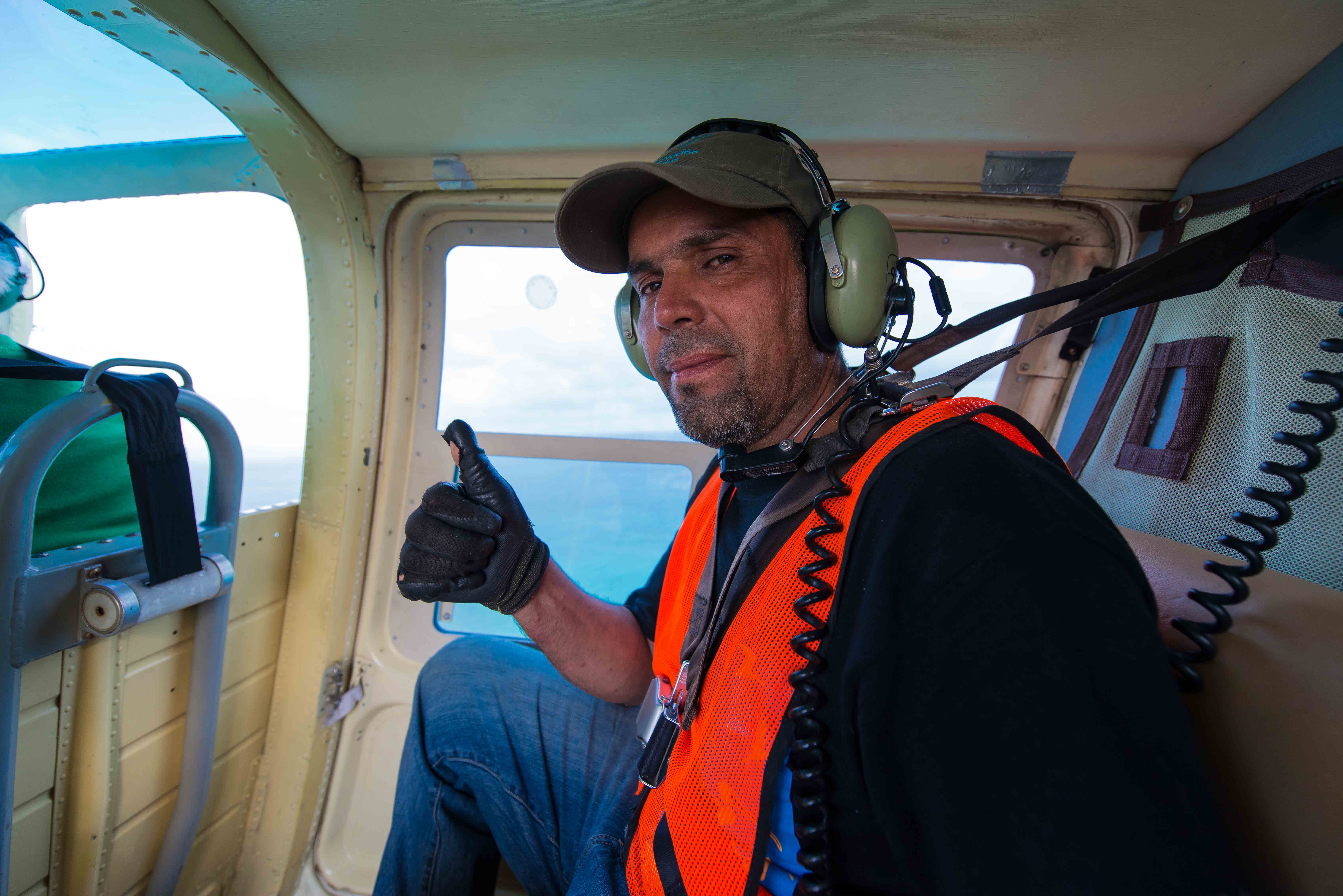 Noé en un vuelo de reconocimiento durante la erradicación de  rata negra en Cayo Centro, Banco Chinchorro, México, 2015 © GECI / J.A. Soriano